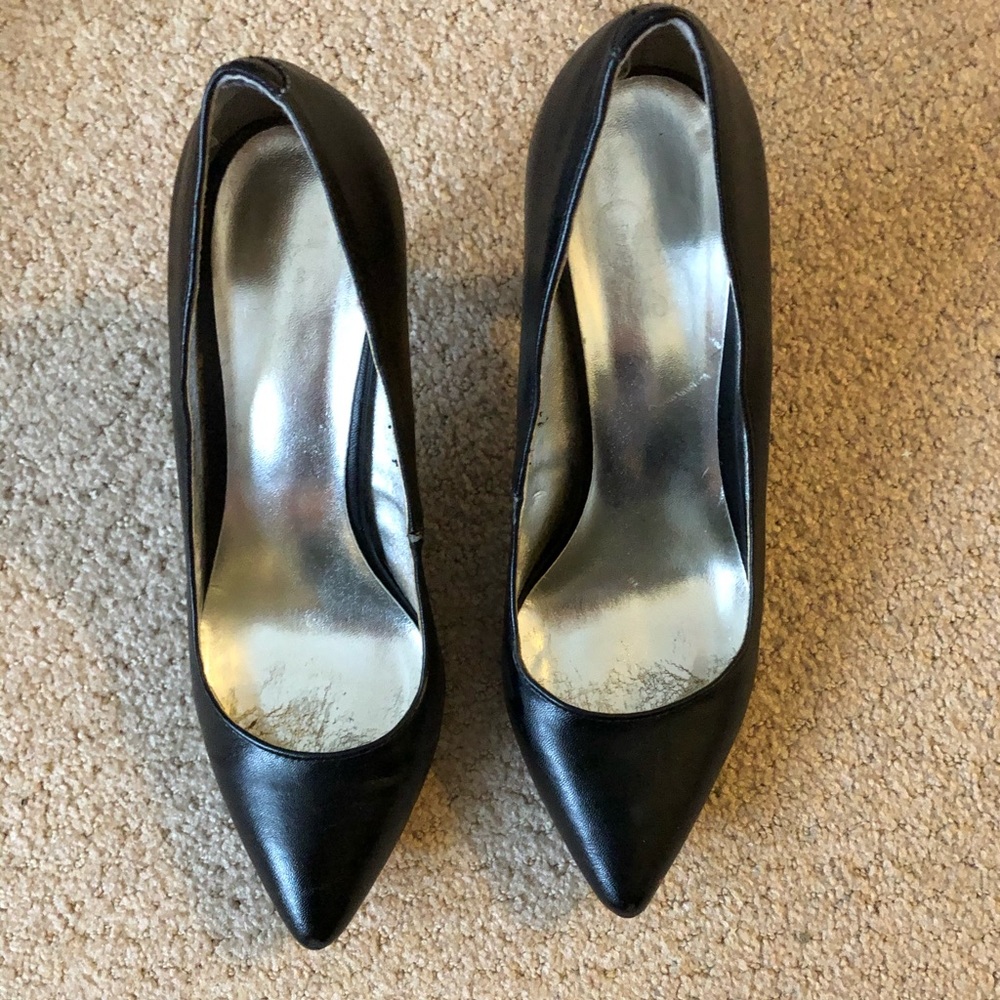 Classic black heel